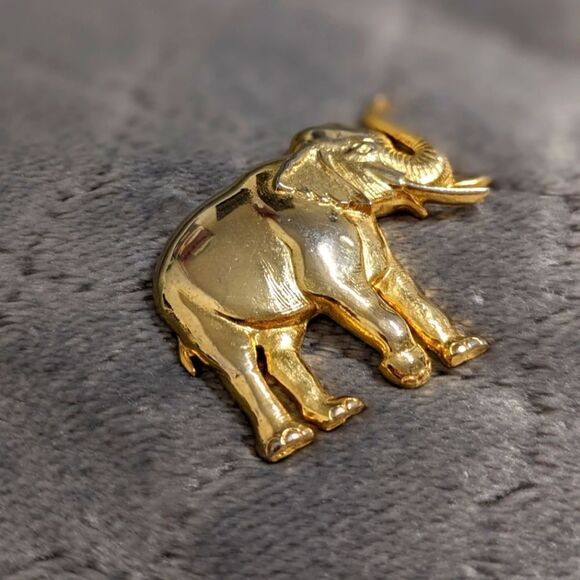 Vintage 1980's Goldtone Elephant w/ Tusks Brooche - Picture 4 of 5
